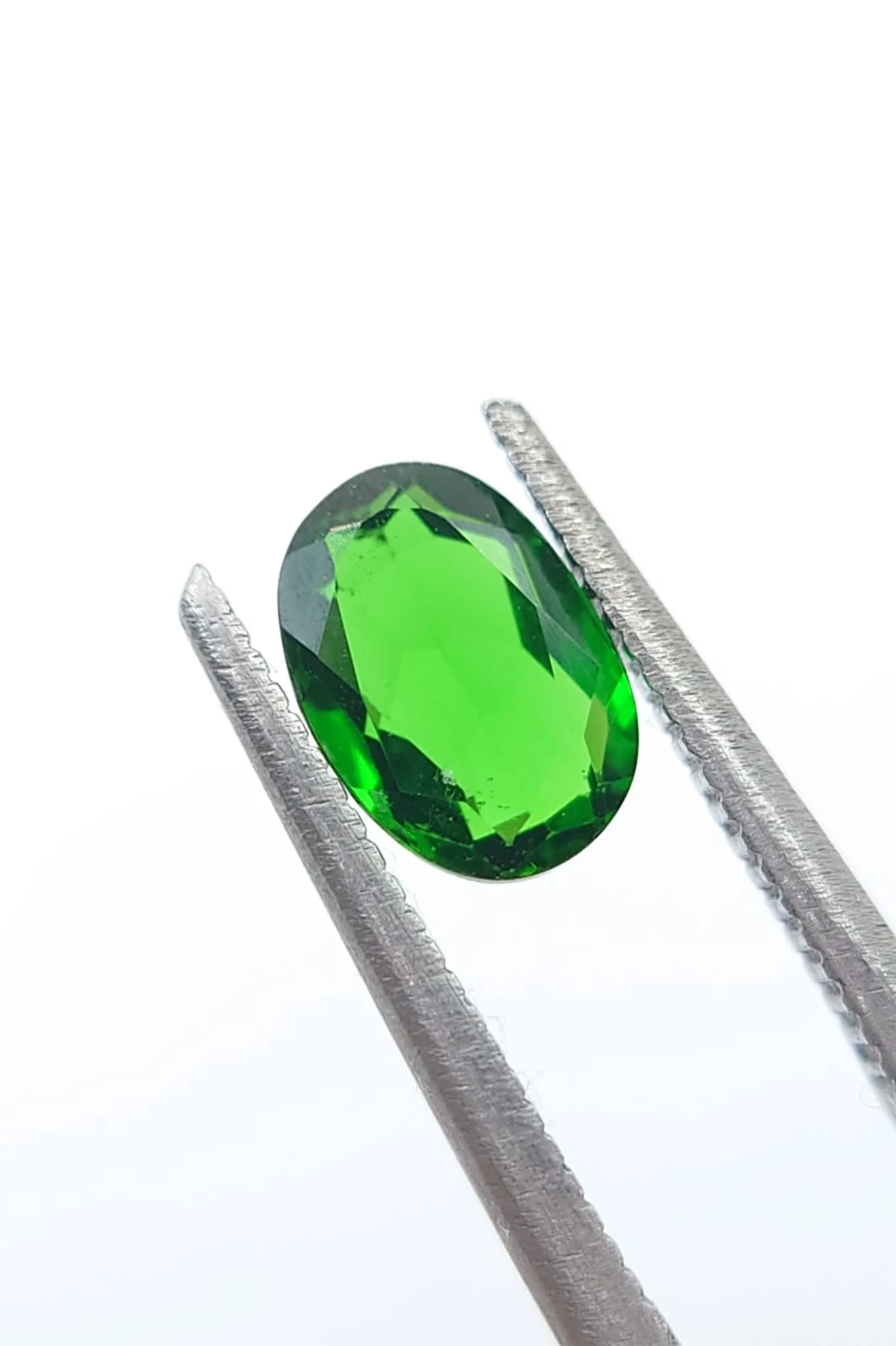 0.8ct Natural Green Chrome Diopside Oval Cut Loose Gemstone From Pakistan — view 4